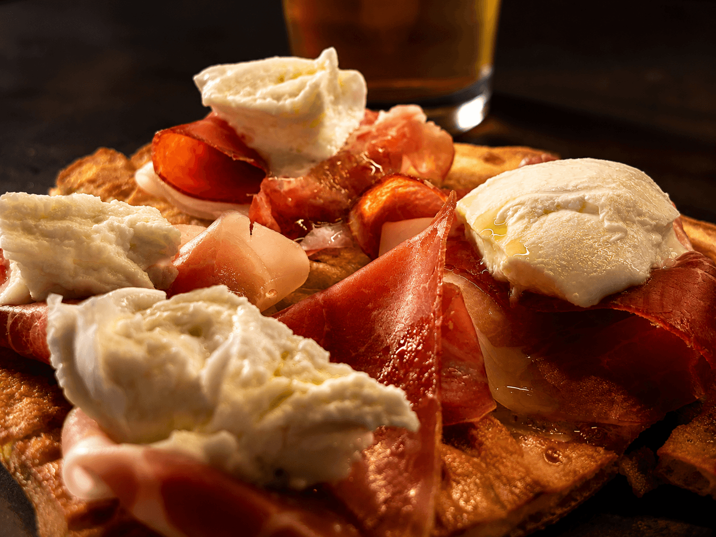 Pinsa with Prosciutto e Bufala